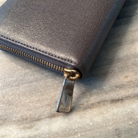 Furla textured Leather Zip Wallet/ clutch - Picture 3 of 6